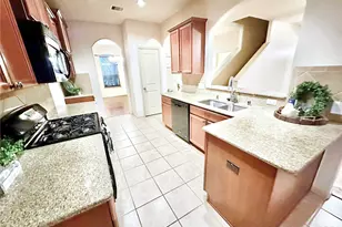 12801 Winter Springs Dr, Pearland, TX 77584 - Photo 5