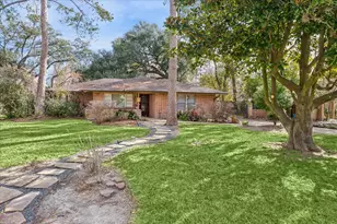 726 E Creekside Dr, Houston, TX 77024 - Photo 9