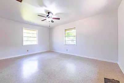 1220 N Avenue I, Shiner, TX 77984 - Photo 15