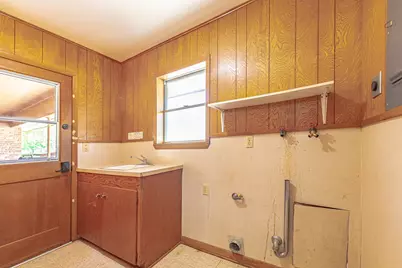 1220 N Avenue I, Shiner, TX 77984 - Photo 17