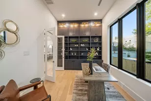 2538 Addison Rd, Houston, TX 77030 - Photo 7