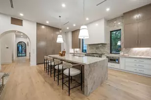 2538 Addison Rd, Houston, TX 77030 - Photo 9