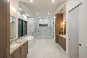 2538 Addison Rd, Houston, TX 77030 - Photo 29