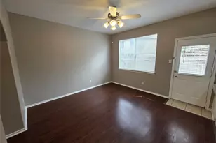 94 N Burberry Park Circle N, The Woodlands, TX 77382 - Photo 5