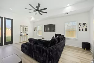 964 Lucky St, Houston, TX 77088 - Photo 5