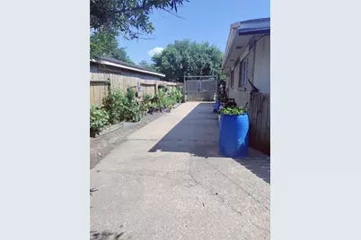 5530 Gatewood Unit A Street, Houston, TX 77053 - Photo 1