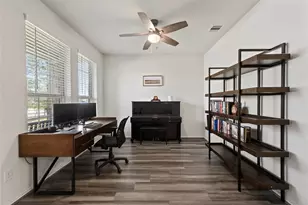 615 Laurel Trail Ln, La Marque, TX 77568 - Photo 5