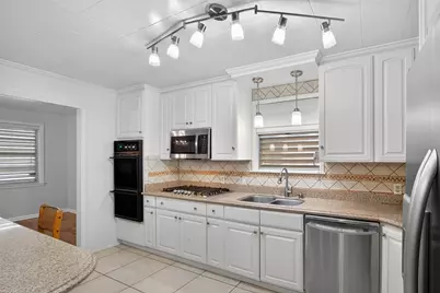 22 Willow Lane, Galveston, TX 77551 - Photo 5