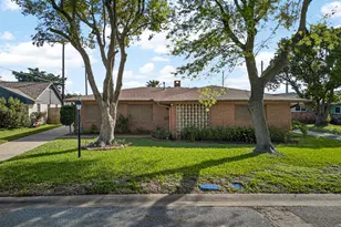 22 Willow Ln, Galveston, TX 77551 - Photo 1