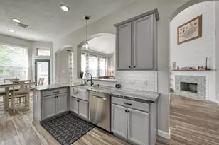 34 W Prairie Dawn Cir, The Woodlands, TX 77385 - Photo 17