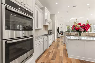 13702 Banks View Court, Houston, TX 77059 - Photo 15