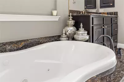 13702 Banks View Court, Houston, TX 77059 - Photo 27