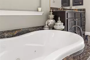 13702 Banks View Ct, Houston, TX 77059 - Photo 27