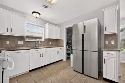 9710 Berkshire Trace, Pearland, TX 77584 - Photo 9