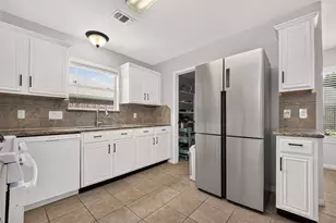 9710 Berkshire Trce, Pearland, TX 77584 - Photo 9