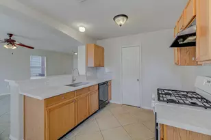 13983 Maximos Dr, Houston, TX 77083 - Photo 11