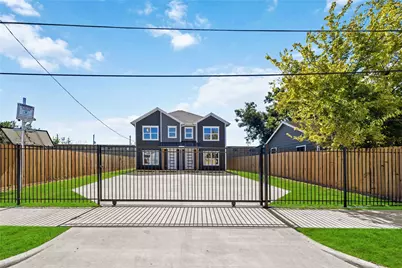 4624 Mayflower Street #A/B, Houston, TX 77033 - Photo 3