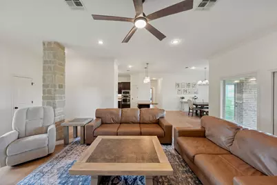 135 Wellspring Boulevard, Victoria, TX 77904 - Photo 5