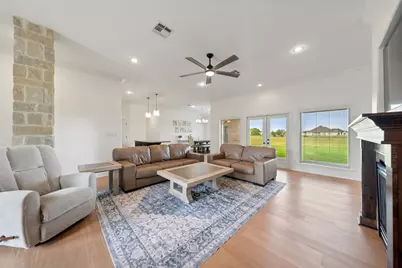 135 Wellspring Boulevard, Victoria, TX 77904 - Photo 5