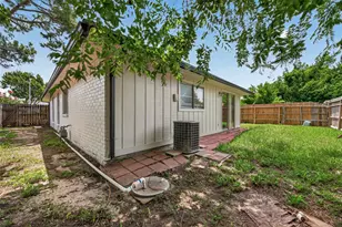 10814 Parkland Woods Dr, Sugar Land, TX 77498 - Photo 23