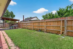 10814 Parkland Woods Dr, Sugar Land, TX 77498 - Photo 25