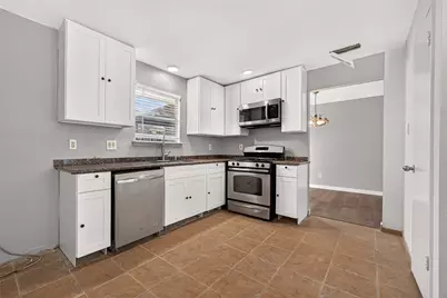 10814 Parkland Woods Drive, Sugar Land, TX 77498 - Photo 5