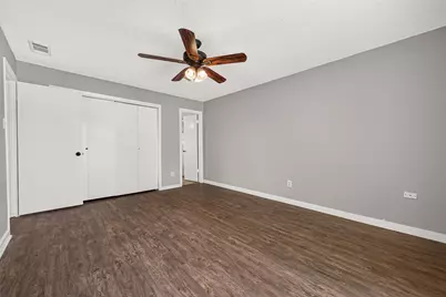 10814 Parkland Woods Drive, Sugar Land, TX 77498 - Photo 17