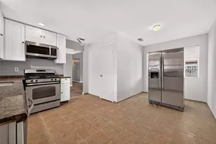 10814 Parkland Woods Dr, Sugar Land, TX 77498 - Photo 9