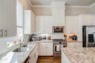 243 W 27th St, Houston, TX 77008 - Photo 3