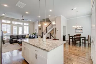 243 W 27th St, Houston, TX 77008 - Photo 9