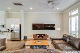 243 W 27th St, Houston, TX 77008 - Photo 13