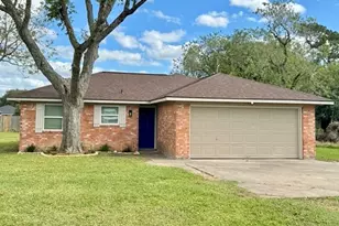 108 Draeger Dr, West Columbia, TX 77486 - Photo 1