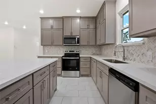 702 Azalea St, Waller, TX 77484 - Photo 7