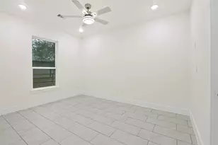 702 Azalea St, Waller, TX 77484 - Photo 15