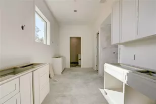 7908 Westwood Dr, Houston, TX 77055 - Photo 11