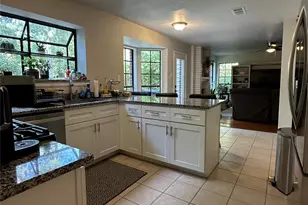 63 S Stony Bridge Cir, The Woodlands, TX 77381 - Photo 9