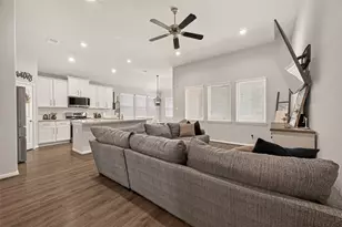 1665 Morgan Trail Dr, Alvin, TX 77511 - Photo 5
