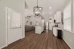 1665 Morgan Trail Dr, Alvin, TX 77511 - Photo 9