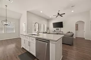 1665 Morgan Trail Dr, Alvin, TX 77511 - Photo 13