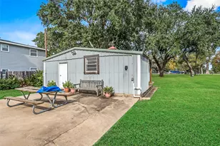 1402 County Rd 243, Bay City, TX 77414 - Photo 25