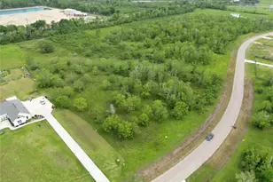 22603 Chenango Lake Dr, Angleton, TX 77515 - Photo 1