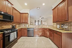 13739 McKinney Creek Ln, Houston, TX 77044 - Photo 5