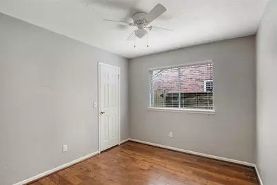 98 S Village Knoll Circle, The Woodlands, TX 77381 - Photo 17