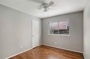 98 S Village Knoll Cir, The Woodlands, TX 77381 - Photo 17
