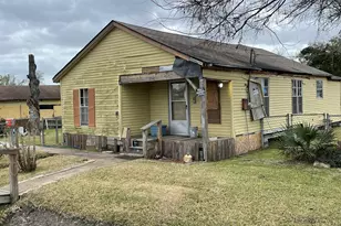 2202 Jones Rd, Baytown, TX 77521 - Photo 3