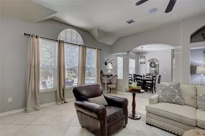 19 S Linton Ridge Circle, The Woodlands, TX 77382 - Photo 5