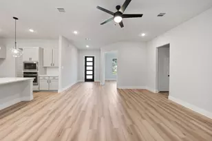 13660 Armstrong St, Conroe, TX 77303 - Photo 9