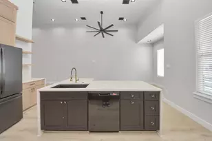 4630 Larkspur St, Houston, TX 77051 - Photo 9