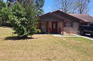 102 Amanda St, Conroe, TX 77304 - Photo 1