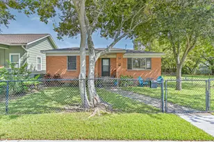 4328 Ave S 1/2, Galveston, TX 77550 - Photo 5